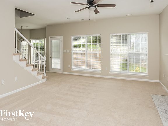 3rd image of 117 Lakewood Circle Dr