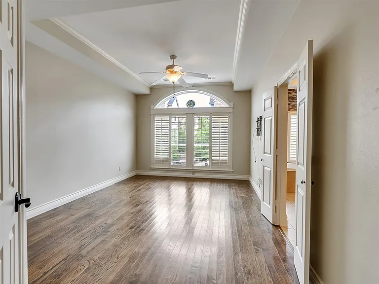 918 Knox St — Photo 17