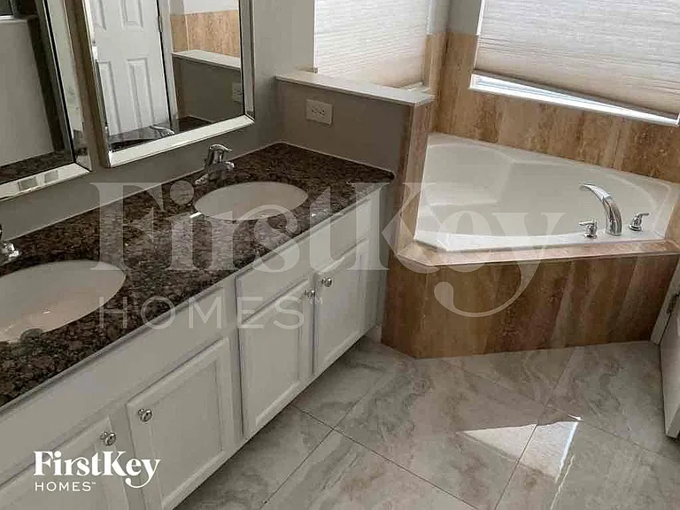 14140 Sapphire Bay Cir — Photo 12
