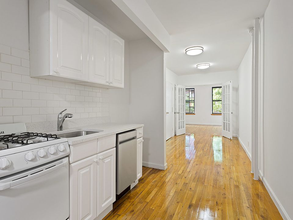 2nd image of 337 E 9th St APT 2