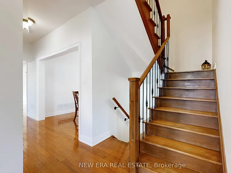 1031 Lake Dr N #UPPER — Photo 17