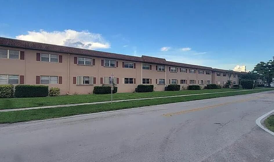 2nd image of 650 SW 2nd Ave APT 252