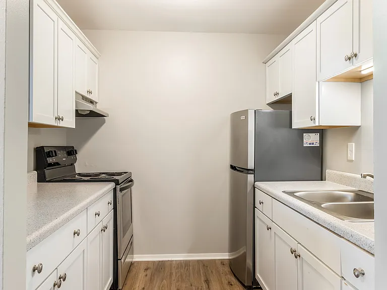 2310 E Webster Pl #201 — Photo 7