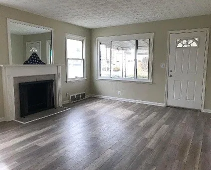 3 bed, $2,450 — Photo 2