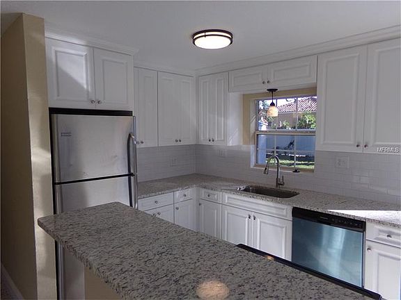 5th image of 10226 51st Ave N