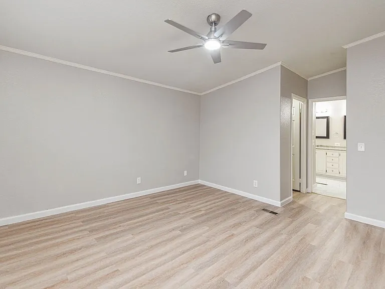 10210 Berrypatch Ln — Photo 11