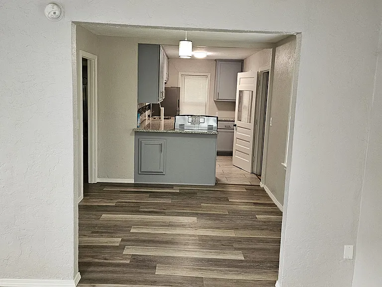 513 E Boeing Dr — Photo 5