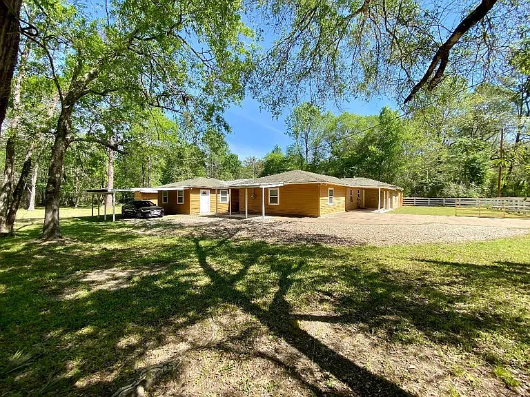 10451 N Essex Dr — Photo 1