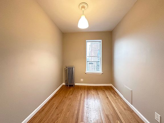 4th image of 160 Vroom St #38
