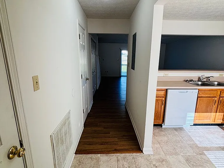 510 Craig St — Photo 17
