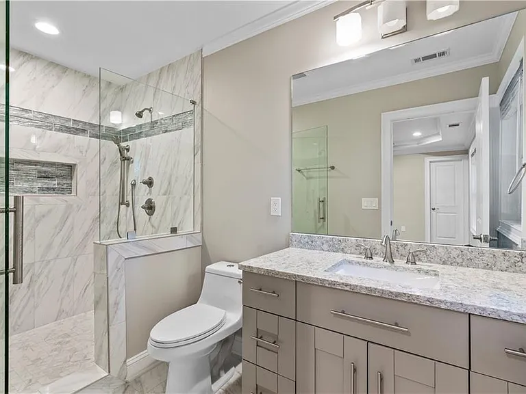 1841 Gainsborough Dr — Photo 17