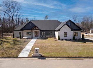 312 Devoe Bend Dr, Maumelle, AR 72113