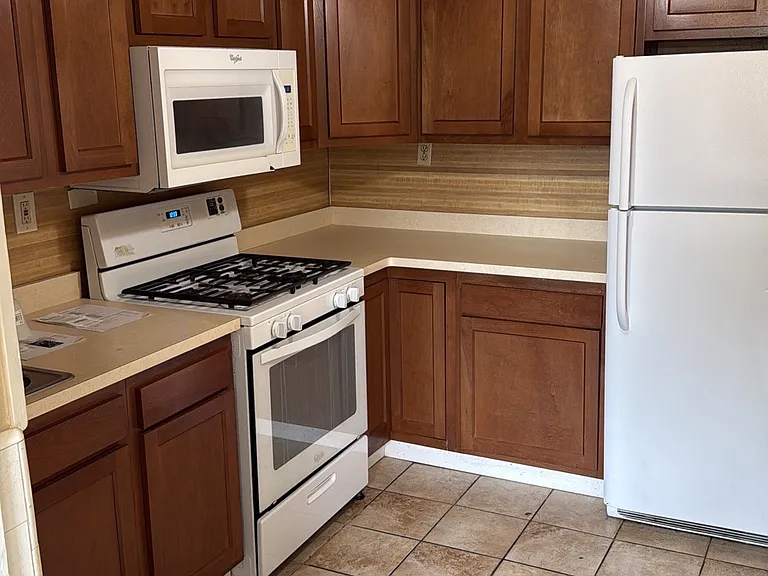 208 W 28th St #2 — Photo 7