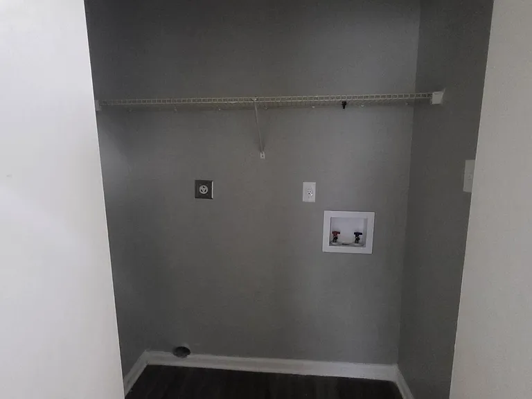 2504 Redvers Ave — Photo 8