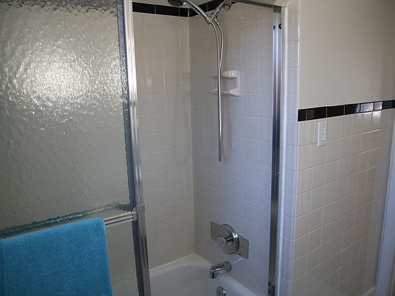3rd image of 10911 Lincoln Ave