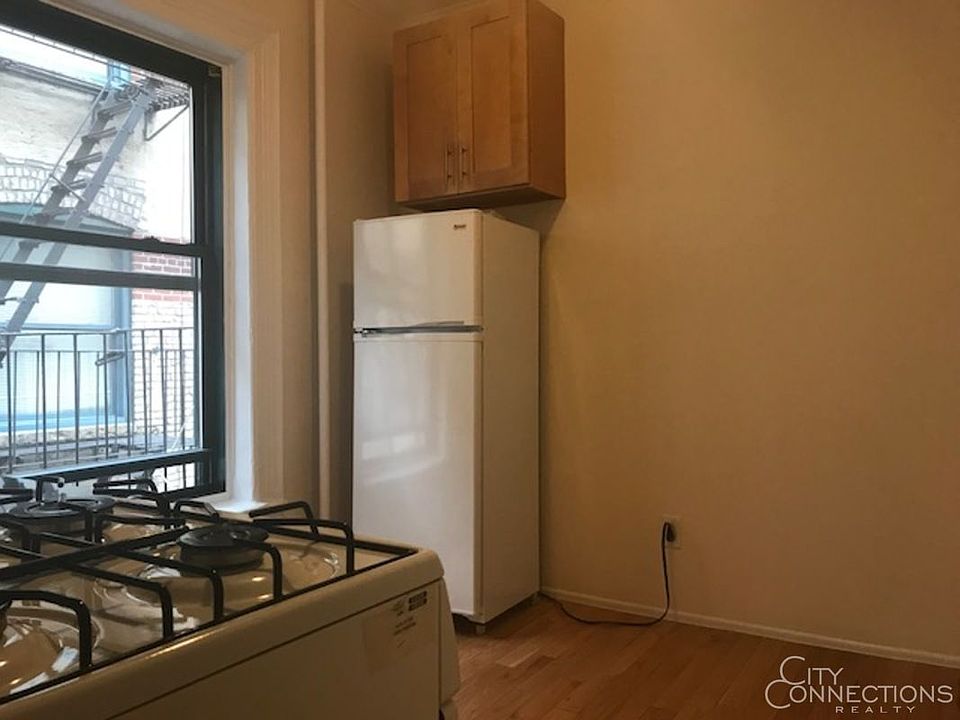 2nd image of 264 6th Ave APT 23