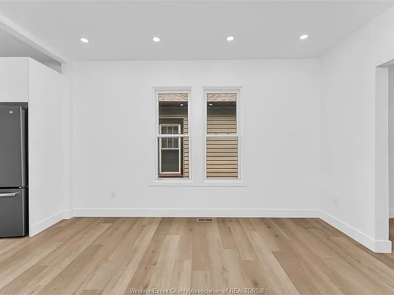 497 McKay Ave — Photo 10