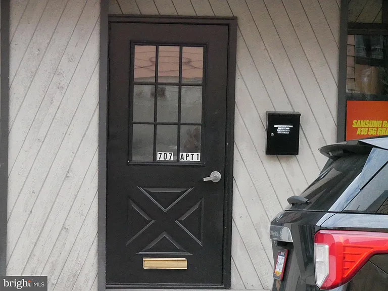 707 Wood Ave #1 — Photo 2