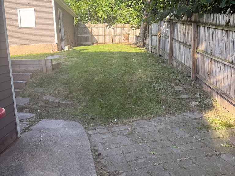 642 Sinclair Ave NE — Photo 24