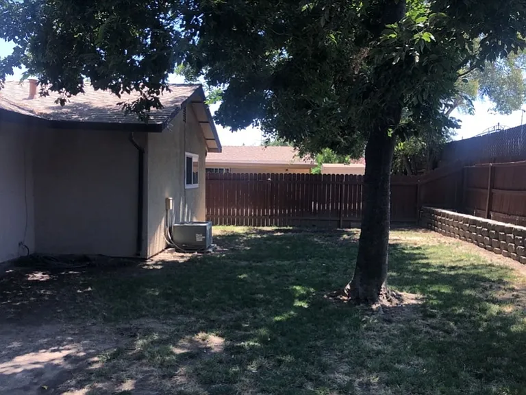 7521 Blackthorne Way — Photo 24