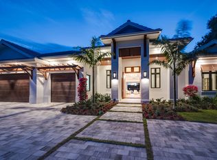 915 Wedge Dr, Naples, FL 34103