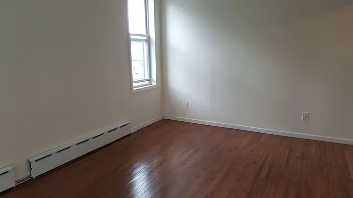 Rented by Naomi Property LLC | media 30