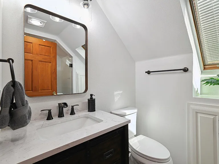 204 Covey Ln — Photo 47