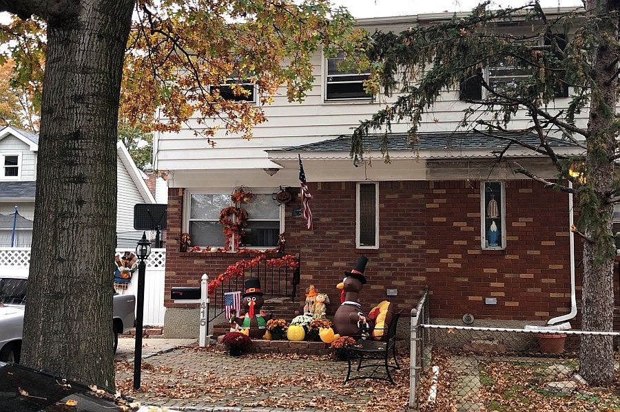 1st image of 415 N Railroad Ave