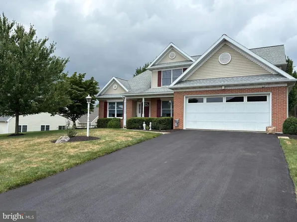 2041 Harrogate Rd, Lancaster, PA 17601