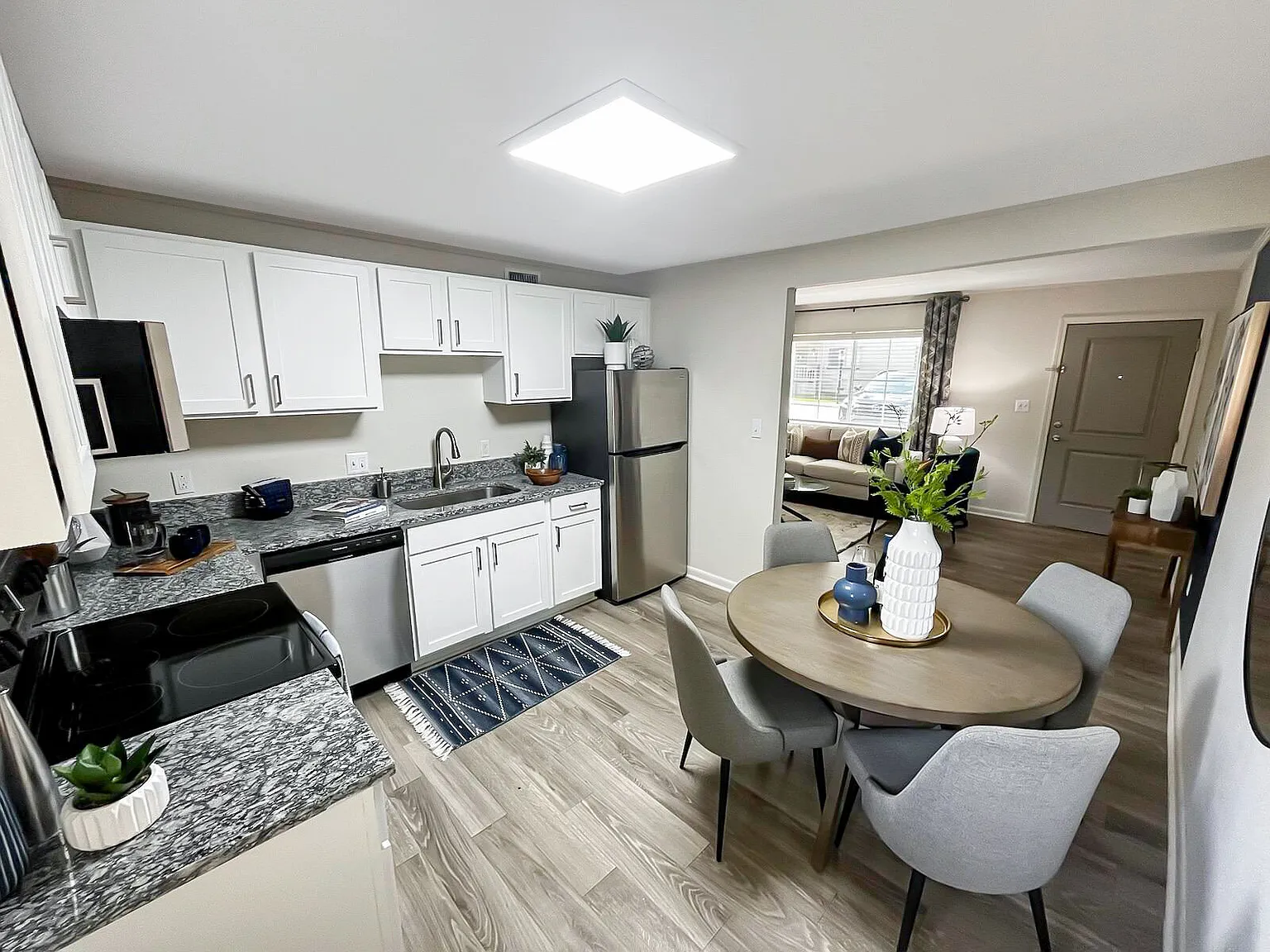Bella 810 — Photo 2