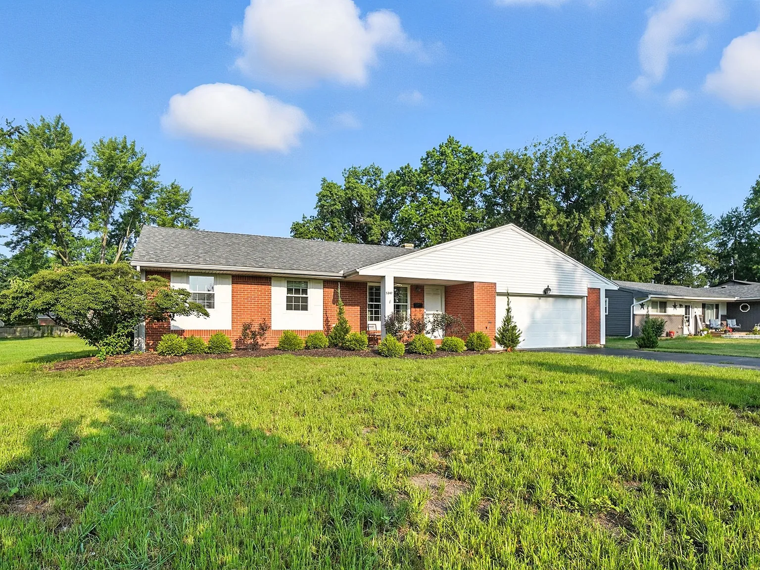 3 bed, 1.5 bath, 1372 sqft, $2,200 — Photo 3
