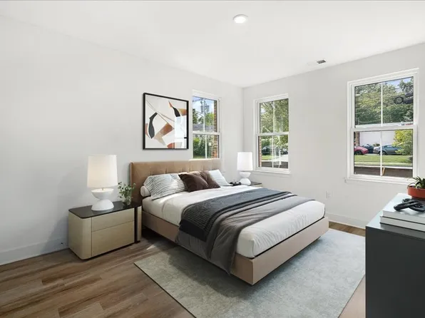 Madison Mall on Main Luxury Apartments