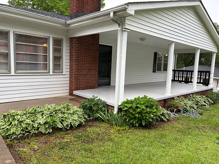 138 Duff Dr — Photo 3