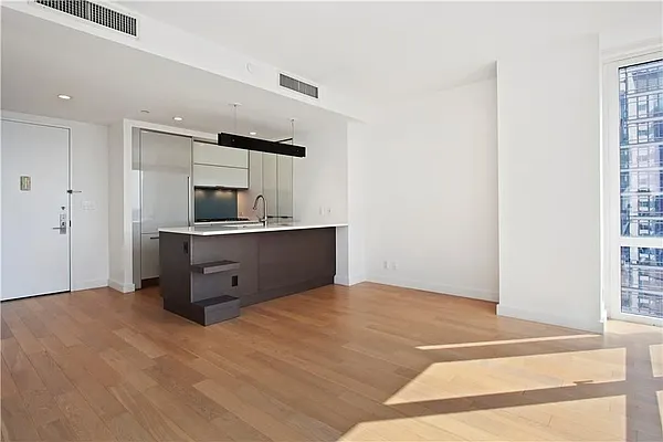 Rented by Domus Realty | media 38