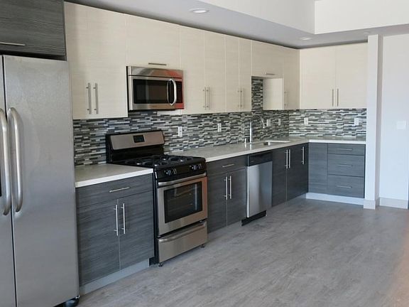 4th image of 3714 Kelton Ave #403