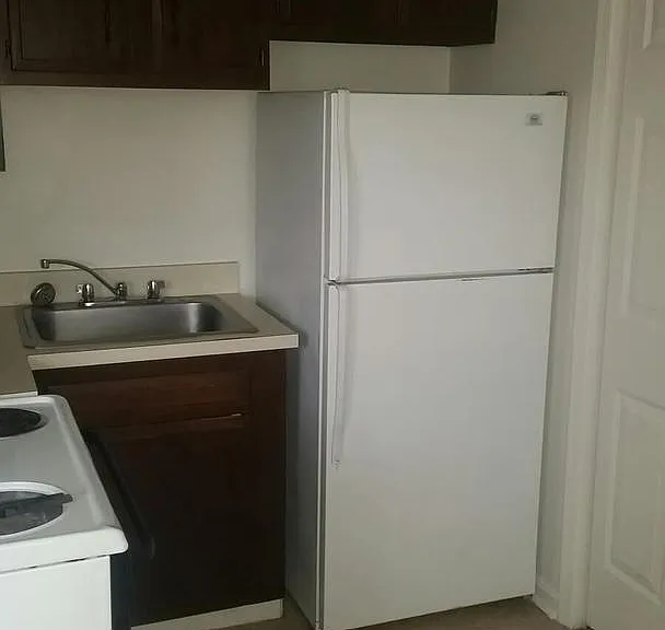 209 Surrey Ct — Photo 6