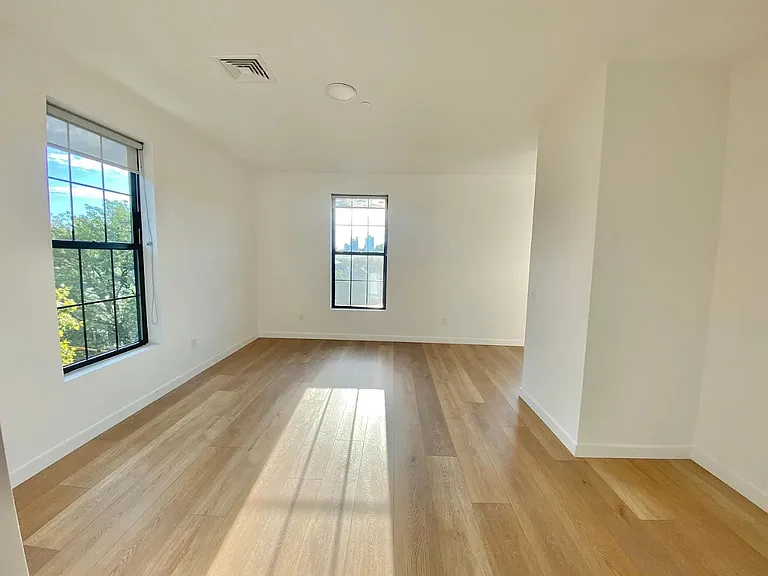 102 Howe St #603 — Photo 17