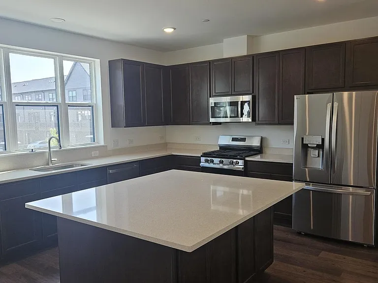 6431 Main St — Photo 2