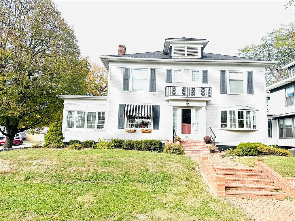 804 E Washington St photo 1
