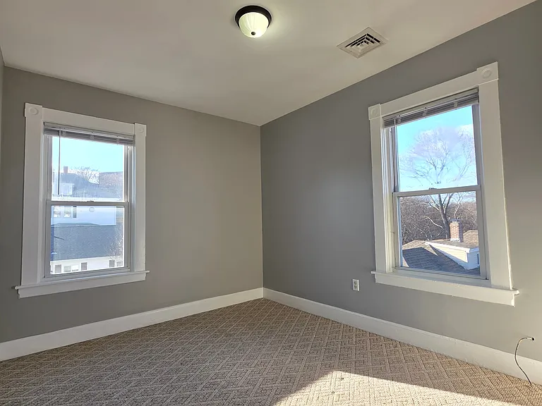 519 Manville Rd — Photo 7
