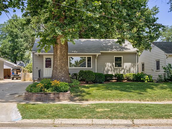 2nd image of 6105 Crown Ln