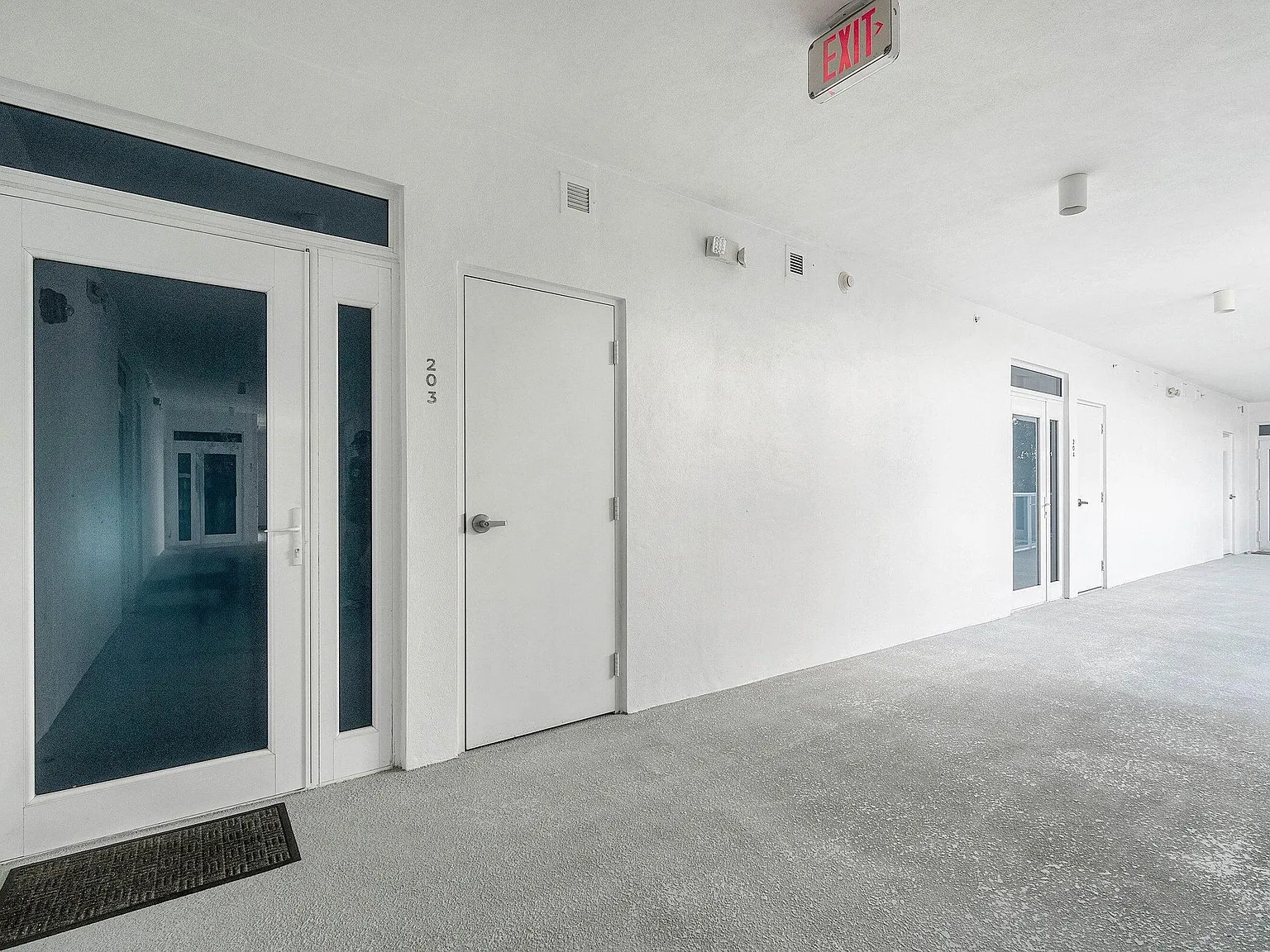 2 bed, 2.0 bath, 1259 sqft, $5,500 — Photo 4