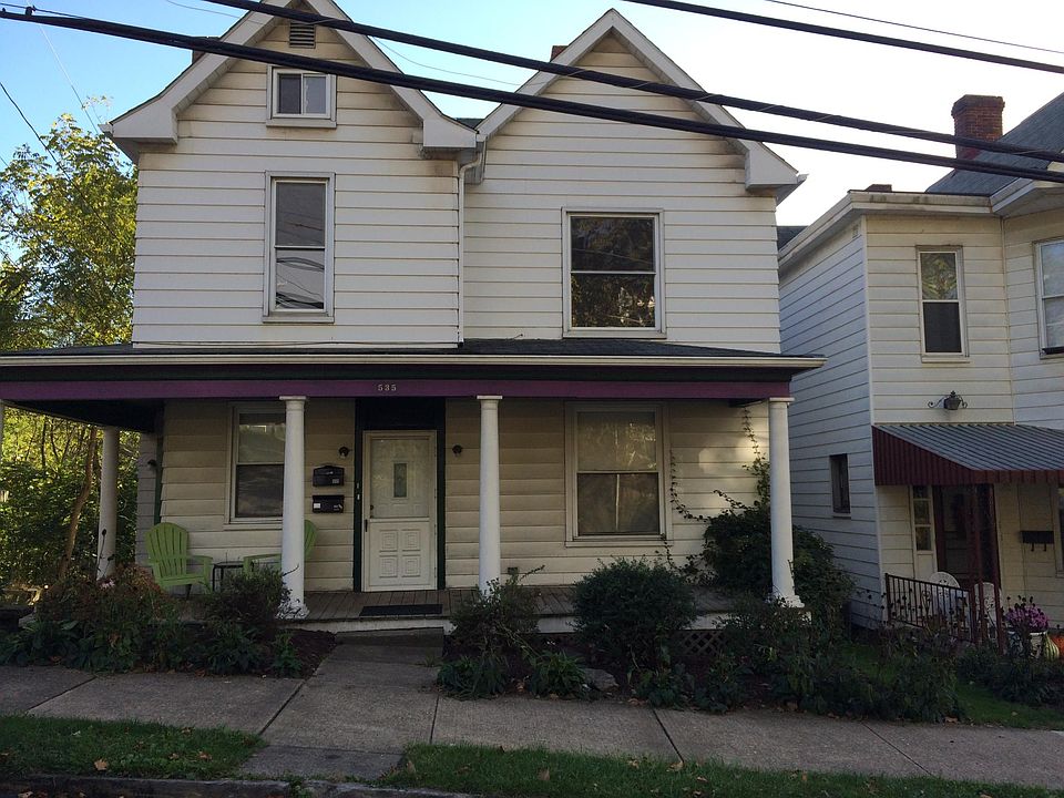 This is front of house. The center front door is to this uni