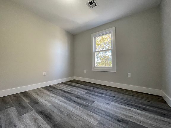 3rd image of 865 S 17th St #3E