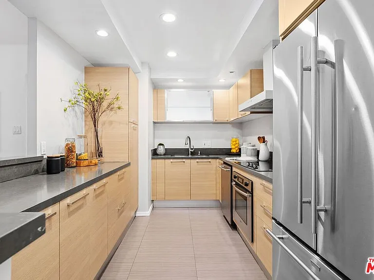 10433 Wilshire Blvd #602 — Photo 9
