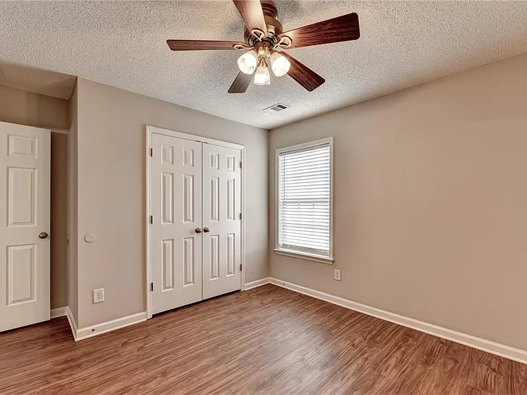 565 Alstonefield Dr — Photo 27