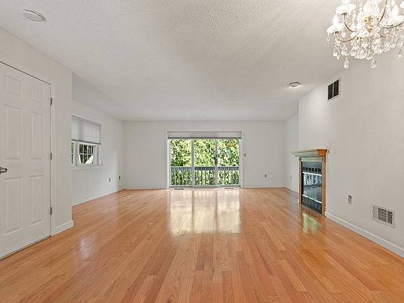 5th image of 1 Indian Hill Ln #101