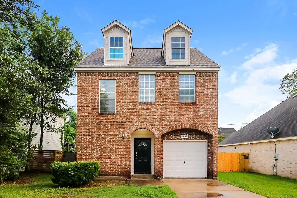 3 bed, 2.0 bath, 1593 sqft, $1,865 — Photo 1