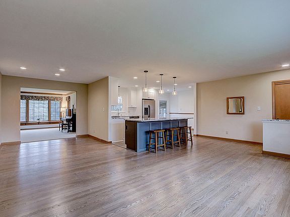 3rd image of 12041 Parkview Ln