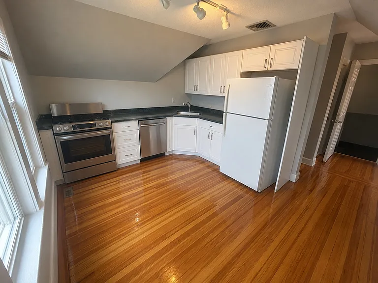 20-22 Florence St #3 — Photo 3
